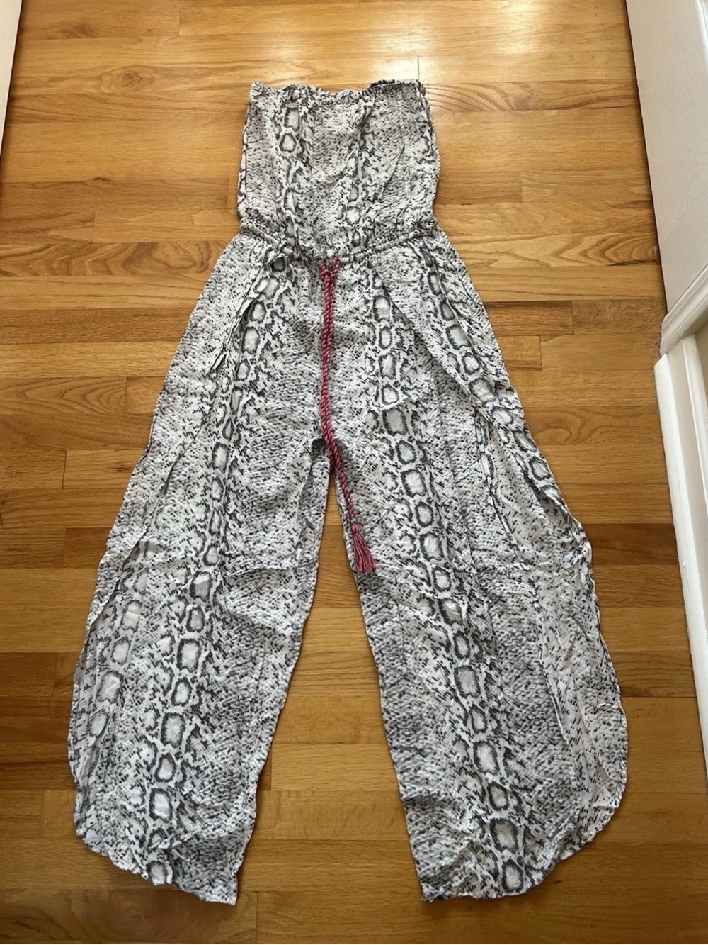 Blue Island Women’s Snake Print Tasseled Sleeveless Wide Leg Jumpsuit Size Small